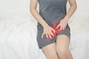 itching female genitalia and discomfort